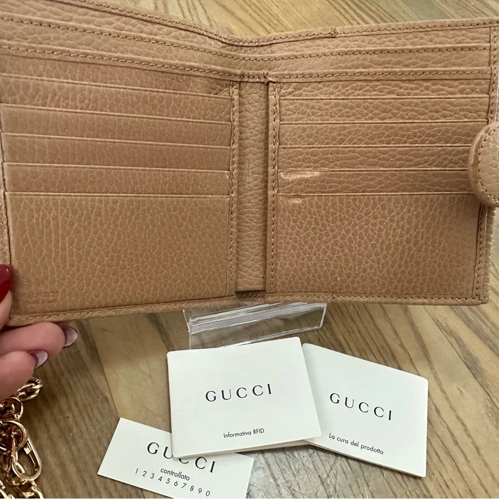 Gucci Tan Leather Wallet with Gold Accent- Box, Dust Bag, Chain and COA included - Picture 4 of 11